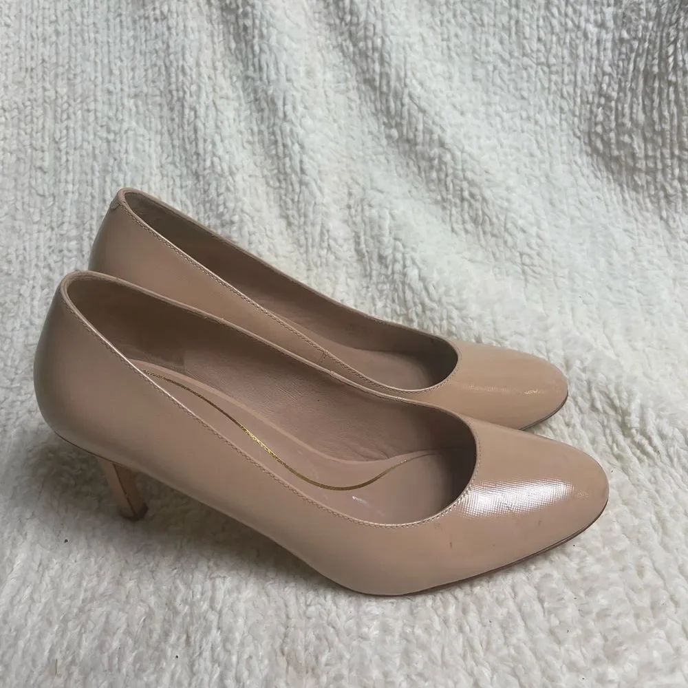 Cole Haan Elegant Nude slip on Pump almond toe SZ9.5B.